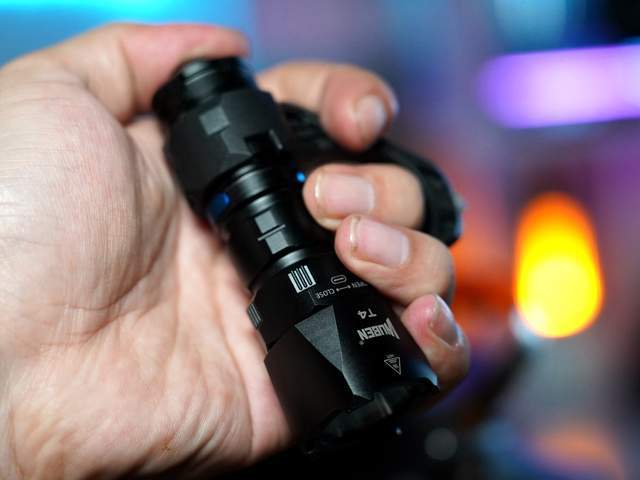 户外探险与防卫的理想之选,务本t4便携战术手电筒体验分享