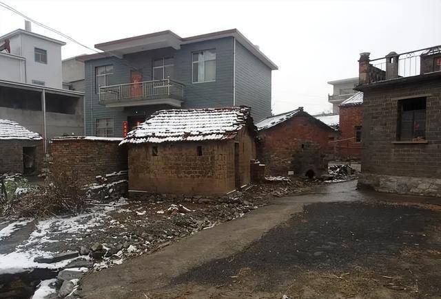 民间存在的"四大缺德事":殴打瞎子,咒骂哑巴,挖绝户的坟墓_恶霸_事情