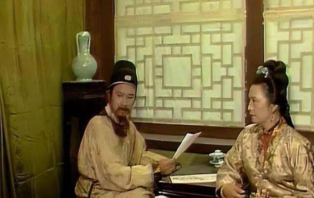 荣国府有上千口人,贾政只是一个五品小官,为何能养得起他们?