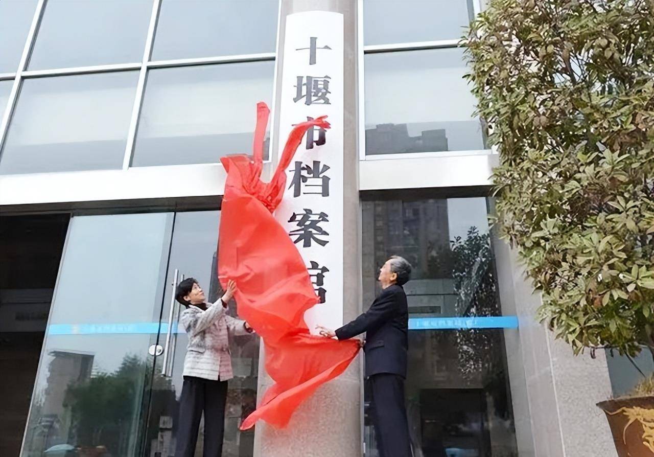 湖北村民祭祖,打扫时发现200年前的古书,揭秘全村姓"李"谜题