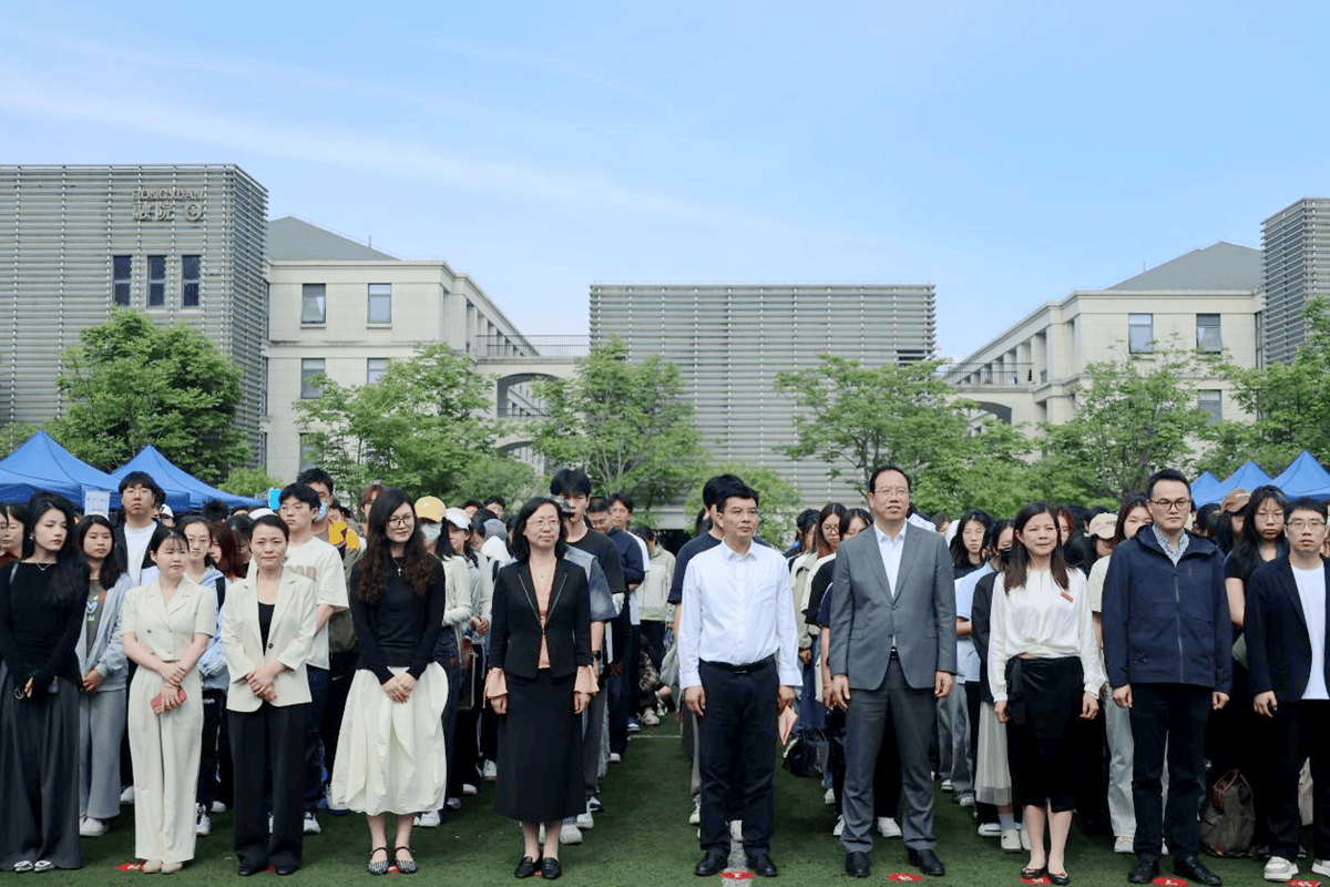 豪雅集团与浙江外国语学院开展职业生涯体验活动