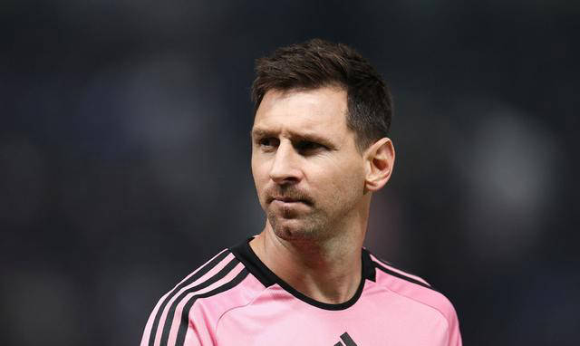 梅西或因受伤缺席下一场比赛引发关注