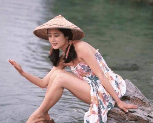 她曾是大陆第一美人,巅峰时到底有多美,看年轻旧照就知道_陈红_都会