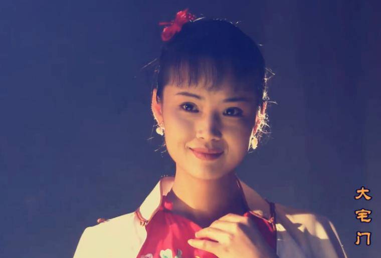 一直以为她们都退圈了,后来发现去演妈妈了,美人迟暮啊