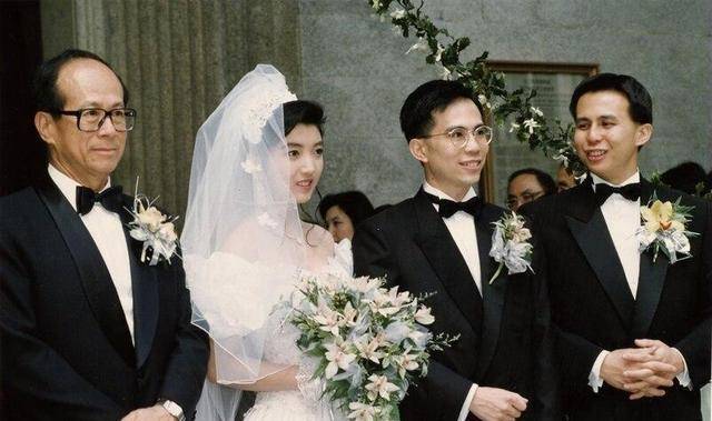 李嘉诚当了15年华人首富,弟弟却穷困潦倒,最终悲惨离世