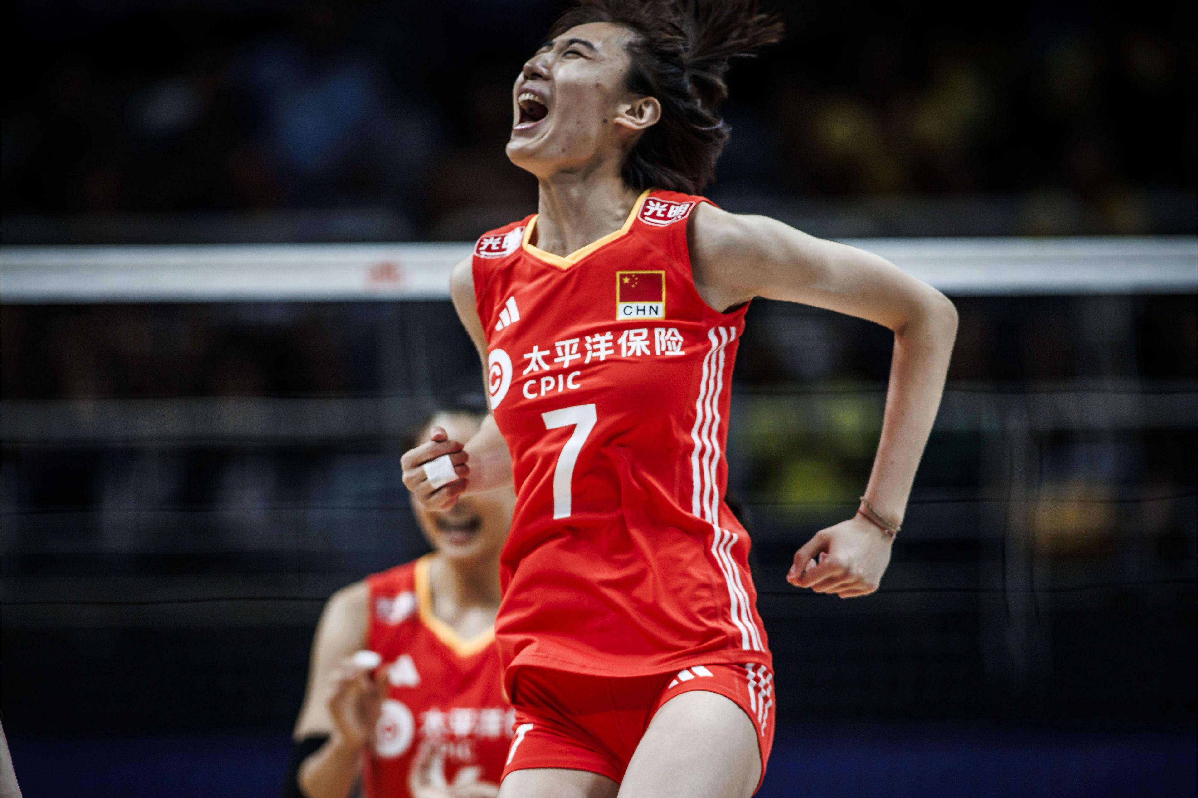 中国女排升至世界第五,巴黎奥运资格更近一步!王媛媛世界级表现