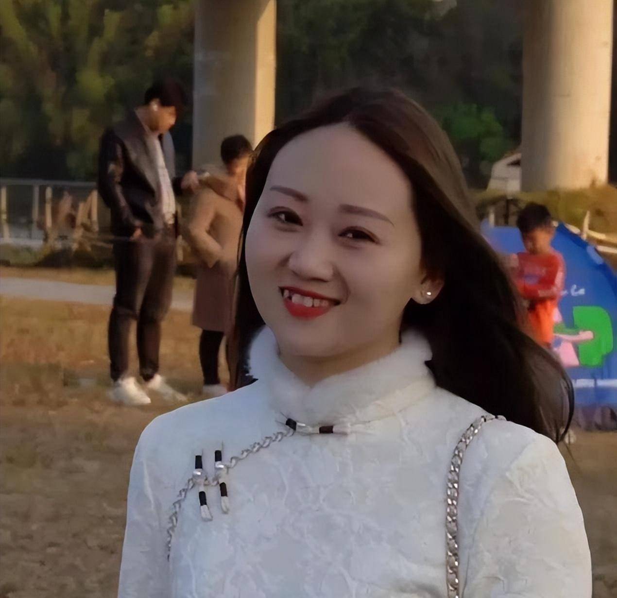 无腿丈夫另寻新欢,独臂阿娇一人带女儿_生活_小波_成为了