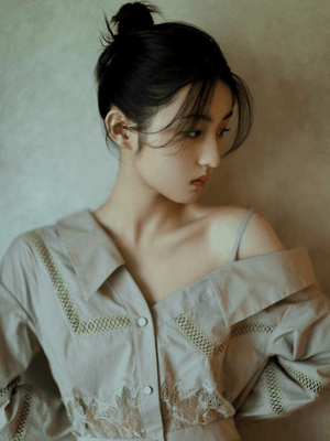 张子枫:演技与颜值并重的新生代实力派女演员