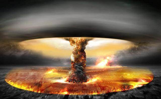 8月,两颗原子弹在分别长崎和广岛爆炸浓浓的烟尘弥漫成的巨大蘑菇