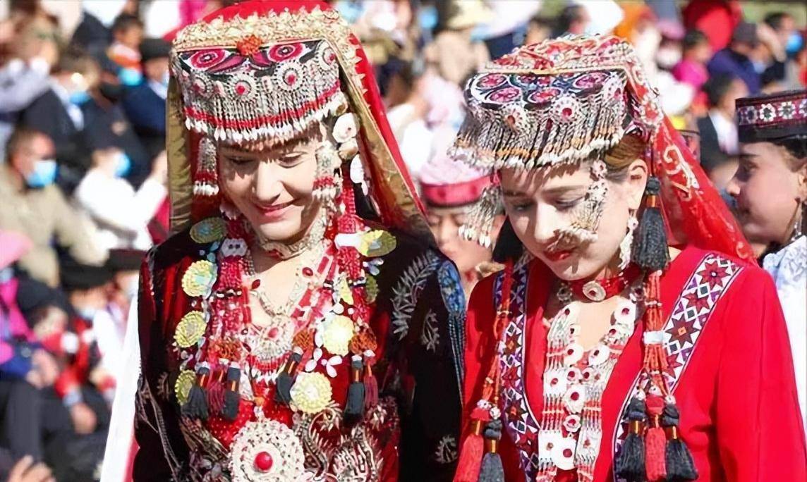 中国唯一的白种民族,满大街美女,为何不允许与外族通婚?