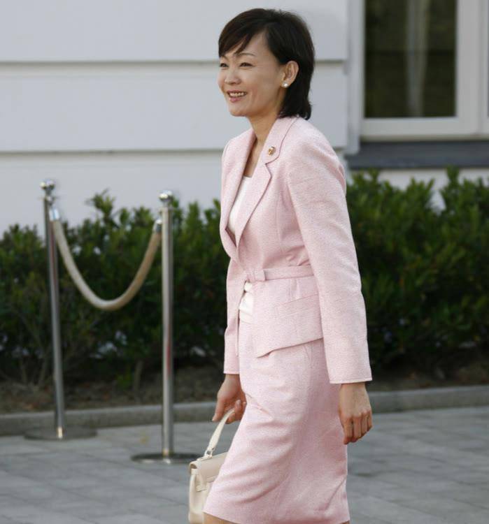 安倍昭惠:开酒馆闹绯闻,不生孩子不理婆婆,首相丈夫敢怒不敢言