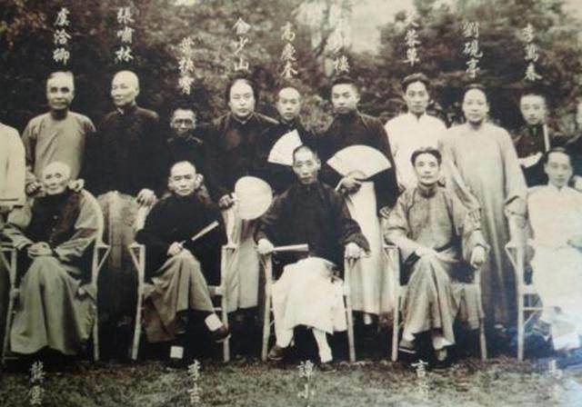 杜月笙死前做了一件事:撕毁自己手上所有的欠条,究其原因很简单