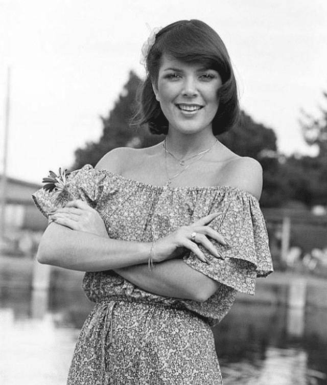 而在这个过程中,她认识了美国梦之队的律师罗伯特·卡戴珊.