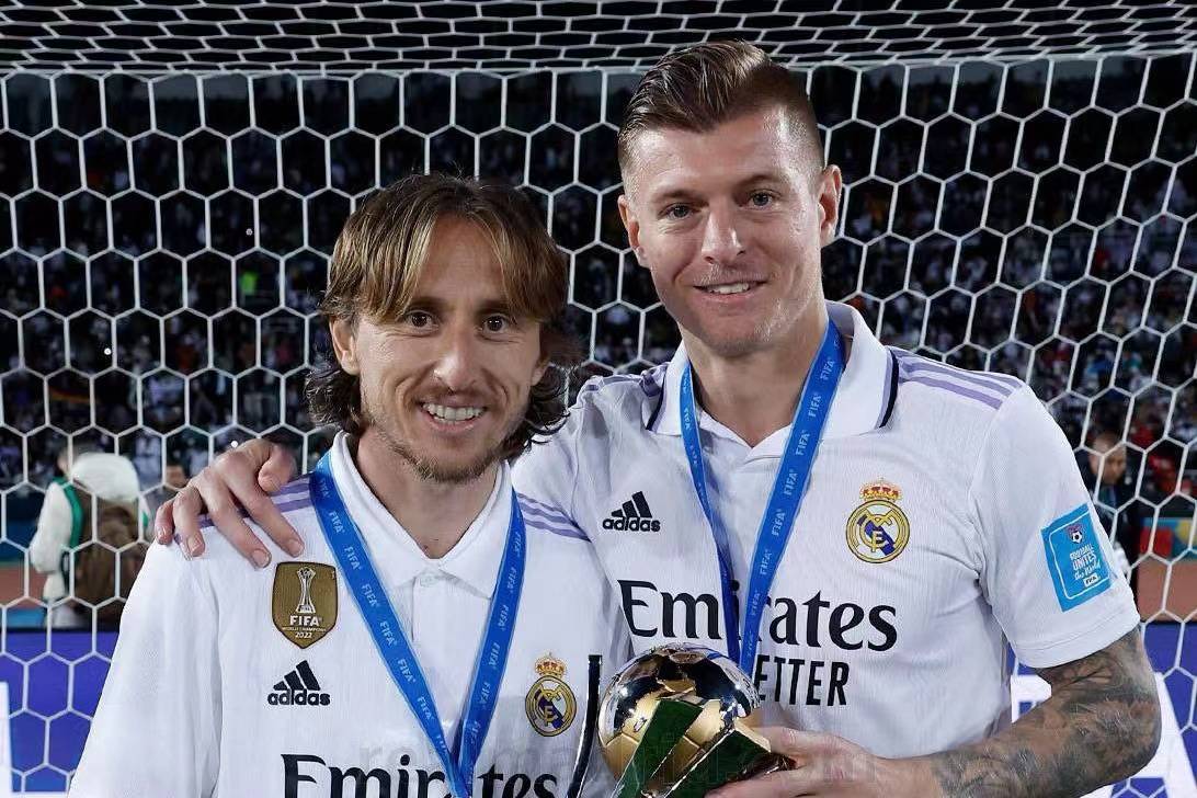 37岁的吉鲁即将加盟,美职联变夕阳红联赛,皇马u40对战巴萨u40