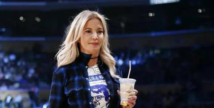 湖人老板珍妮-巴斯的"风流上位记"