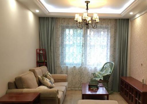 电视背景墙用的是米色的硅藻泥.