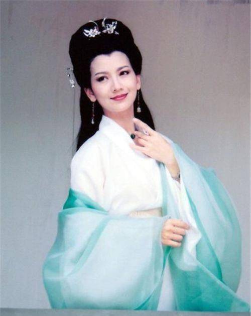 历史上《白蛇传》:白蛇真的害人,法海为何非要收她?真相很残酷