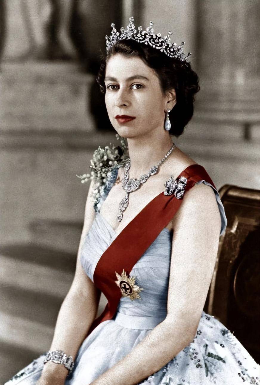 英国为什么找一个女人来当他们的皇帝,男人们都跑哪去了_伊丽莎白