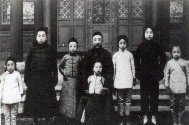 张作霖家庭生活照,第一张英姿飒爽,最后一张实属罕见