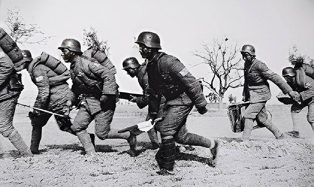 国民党军12个师在薛岳的指挥下,意欲围歼日军土肥原健二第14师团.