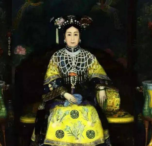 清朝的妃嫔很丑?一组老照片告诉你,她们的容颜不输女明星多少