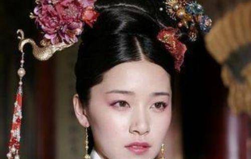 伊尔根觉罗氏出身于满族她的父亲在朝廷中比较有实力,是当时桂林总督