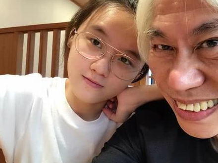 61岁李坤城和22岁林靖恩"爷孙恋"又有新动态!网友:我服!