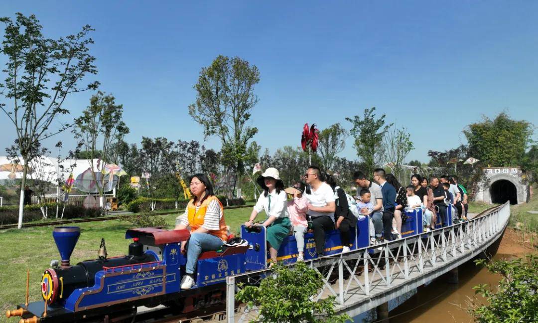 到诺伊谷景区,趣玩高颜值亲子乐园,解锁潮酷游乐空间,探索萌趣十足的