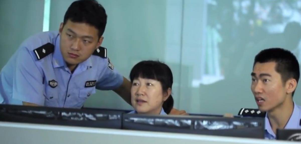 这时,民警章雍突然想到,没有作案时间但不等于不参与作案.