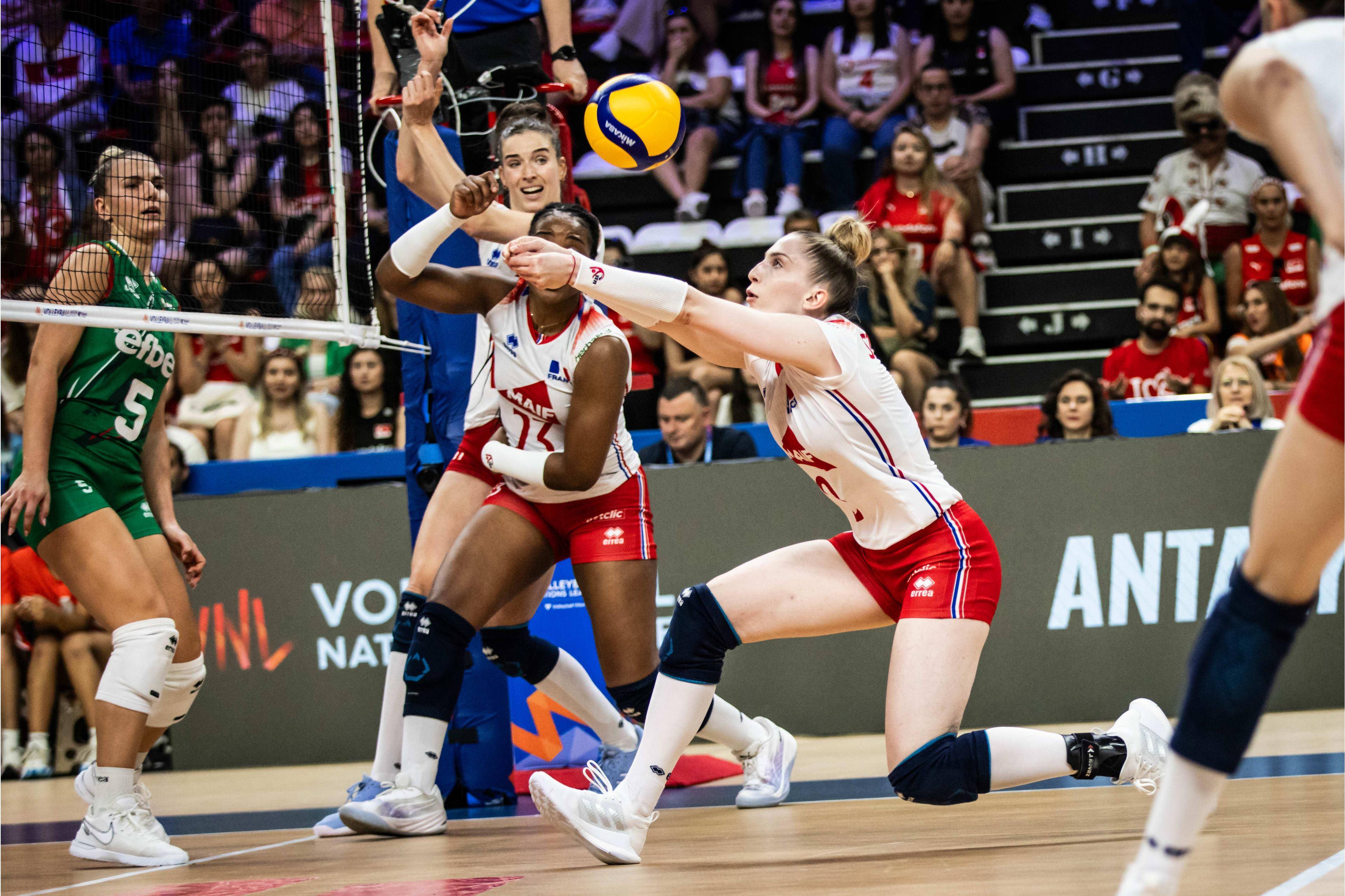 中国女排3-1位列第3,意大利力克土耳其暂居第4_进攻_塞尔维亚_荷兰