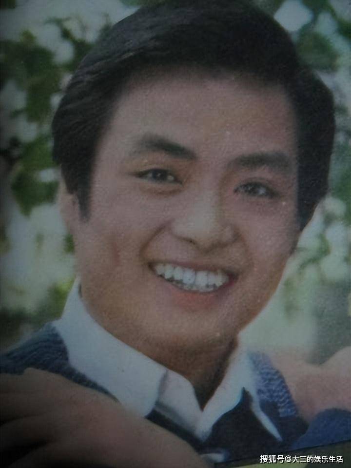 70岁老戏骨毛永明带妻子定居美国,从美男子变成光头令人认不出来