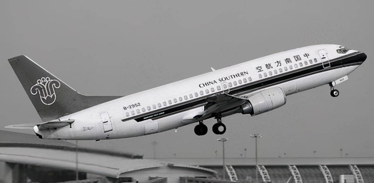 1990年,湖南逃犯用烟盒假冒炸弹,致使3架客机撞毁,128人遇难