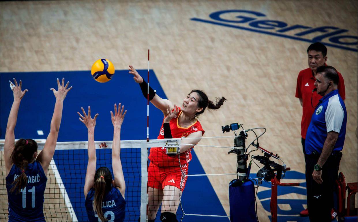 积分榜:日本女排掉第6,中国重返前3,波兰第1,荷德泰奥运悬了