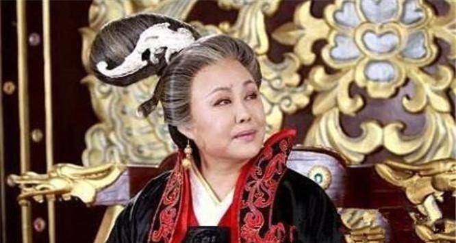 但是不过半个多月,萧鸾突然对外说萧昭文生病了,病得严重,他只能安排