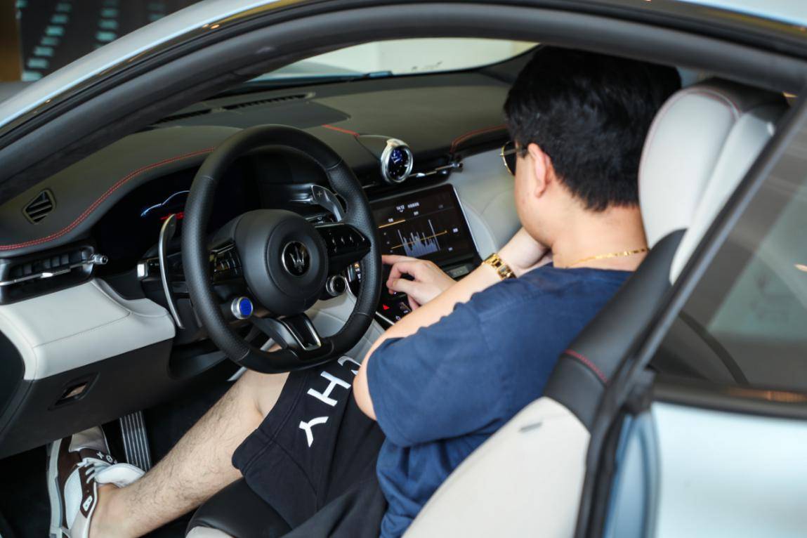 壮游 岂止于行 广州保利玛莎拉蒂全新granturismo跑车品鉴试驾会