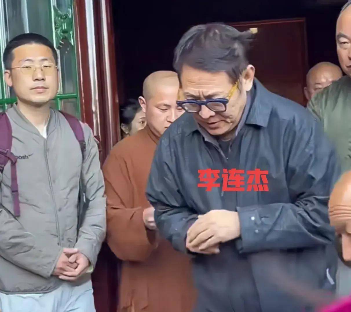 是因为年轻时身体过度透支,毕竟关于李连杰年轻时的一些不雅事件也时