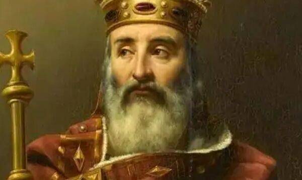 三世因病驾崩,他的长子查理一世成为法兰克王国加洛林王朝第二位国王