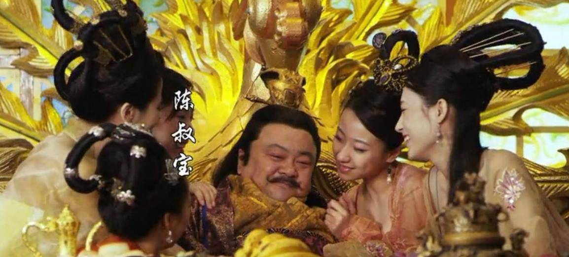 陈后主自居临春阁,张贵妃居结绮阁,龚,孔二贵嫔,居望仙阁,其中有复道