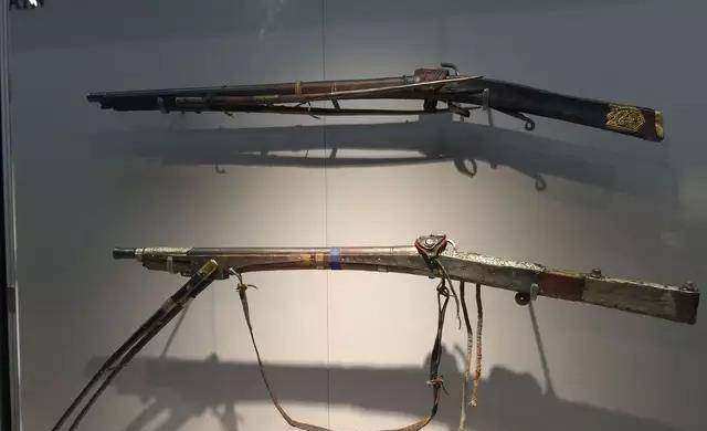 而且,清朝统治者们从来都对火枪火炮兴趣浓厚,鸦片战争前,清军就基本