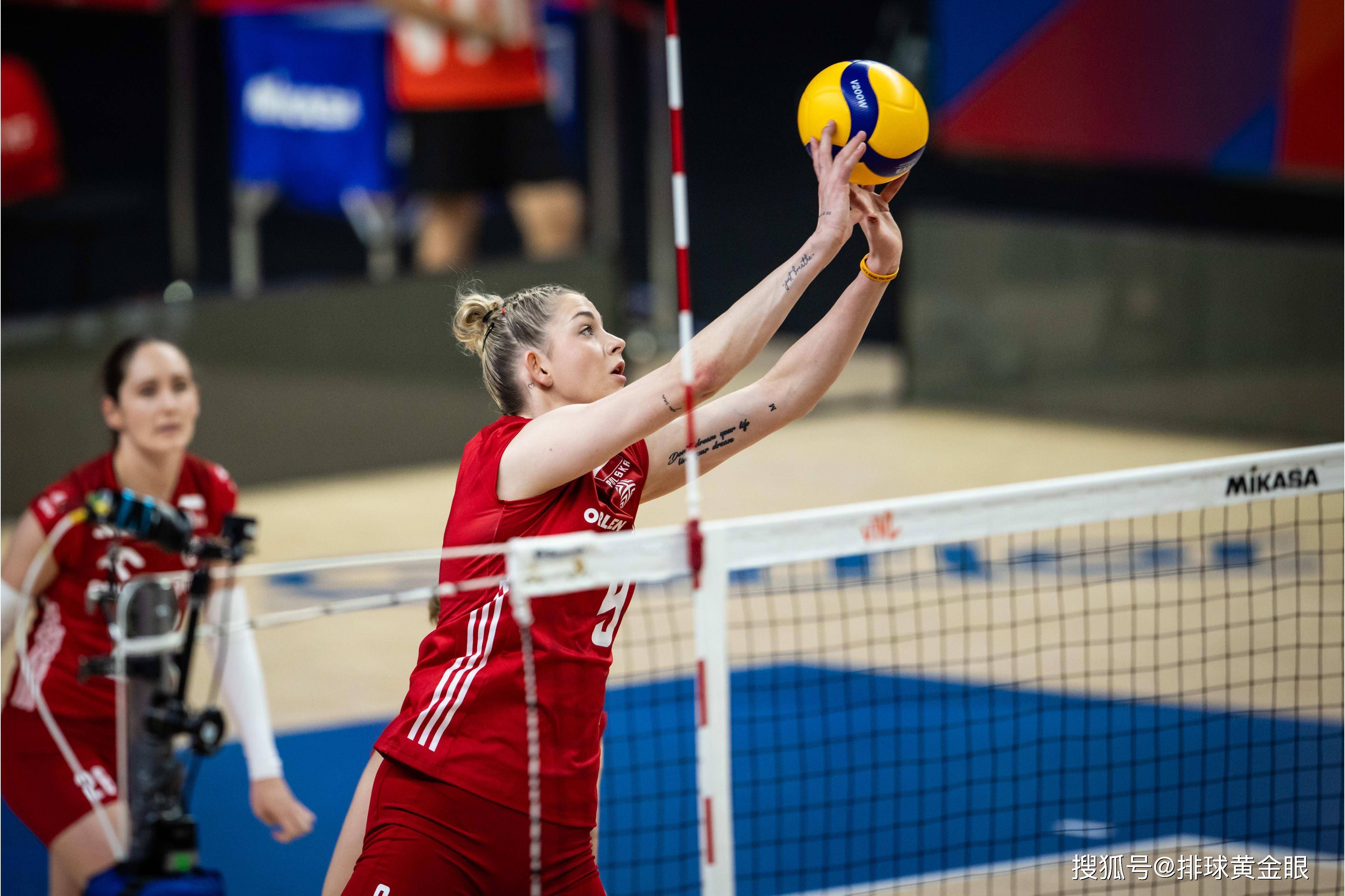 波兰女排四连胜独占鳌头!日本被斯蒂夏克砸晕,和中国差距再扩大