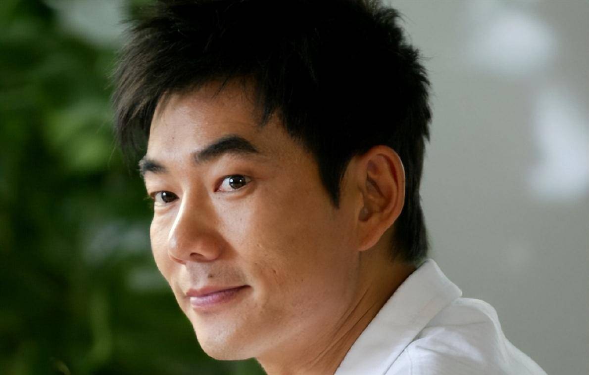 4位台湾艺人回到内地寻亲,有人潸然泪下,有人直接领身份证定居_任贤齐