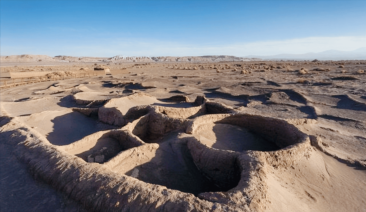 中国最大沙漠有多深?要是把沙子全部挖光,地下会有什么