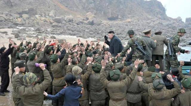 精于权术的匪首马斯哈多夫,作恶多端的背后,是地道里绝望的悲鸣