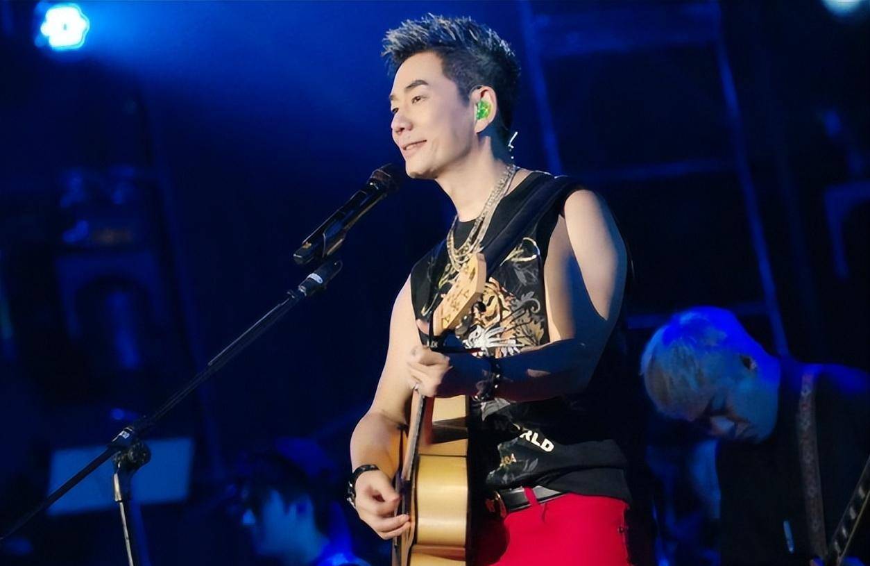 4位台湾艺人回到内地寻亲,有人潸然泪下,有人直接领身份证定居_任贤齐