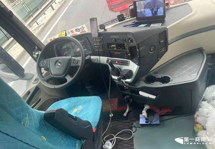 相反,良好的驾驶室环境,让他在面对极端温度,沙漠,戈壁时,依然可以