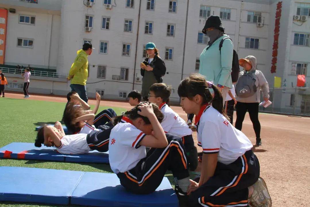 东城分司厅小学举行"阳光体育勤锻炼强健体魄共成长"体育节活动