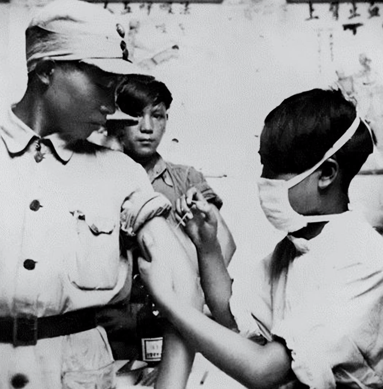 中国的牛痘接种之战与此同时,在中国也出现了一些人致力于天花防控的