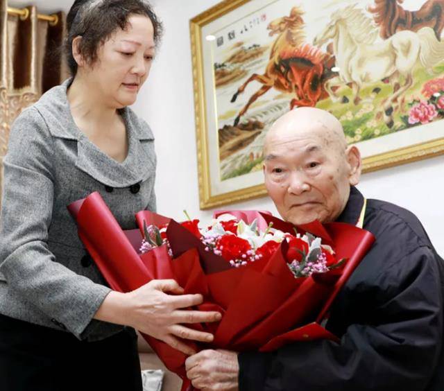 宋良友的记忆开始缺失,他不记得自己的子女叫什么,也不记得自己是谁.