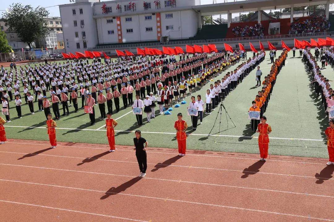 东城分司厅小学举行"阳光体育勤锻炼强健体魄共成长"体育节活动