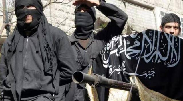 精于权术的匪首马斯哈多夫,作恶多端的背后,是地道里绝望的悲鸣